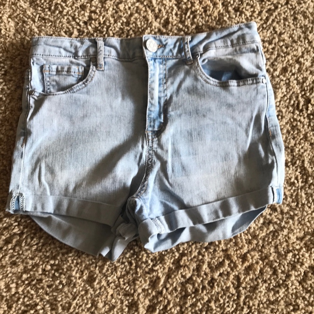 NEVER WORN!! tillys blue denim shorts
